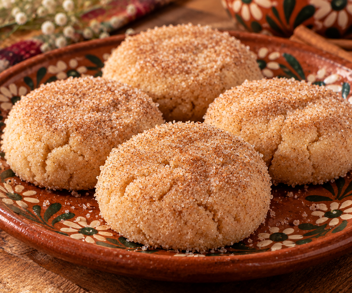 Four sugar-coated cinnamon cookies - Polvorones 